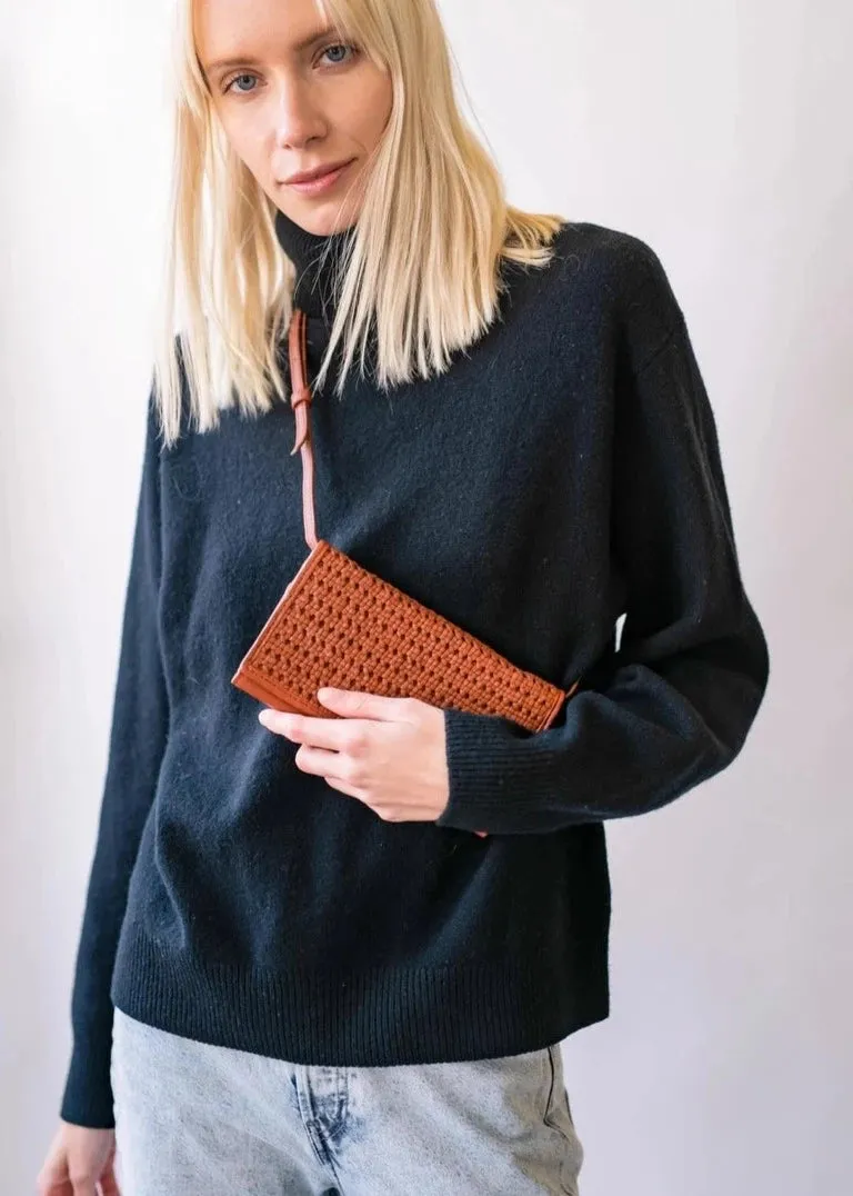 The Playa Woven Crossbody Purse - Cognac