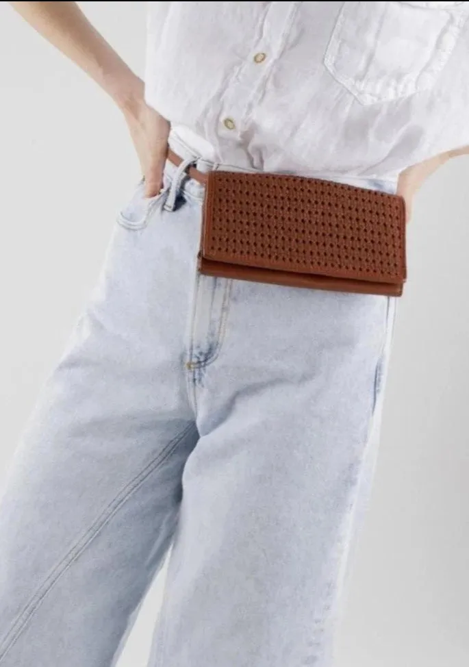 The Playa Woven Crossbody Purse - Cognac