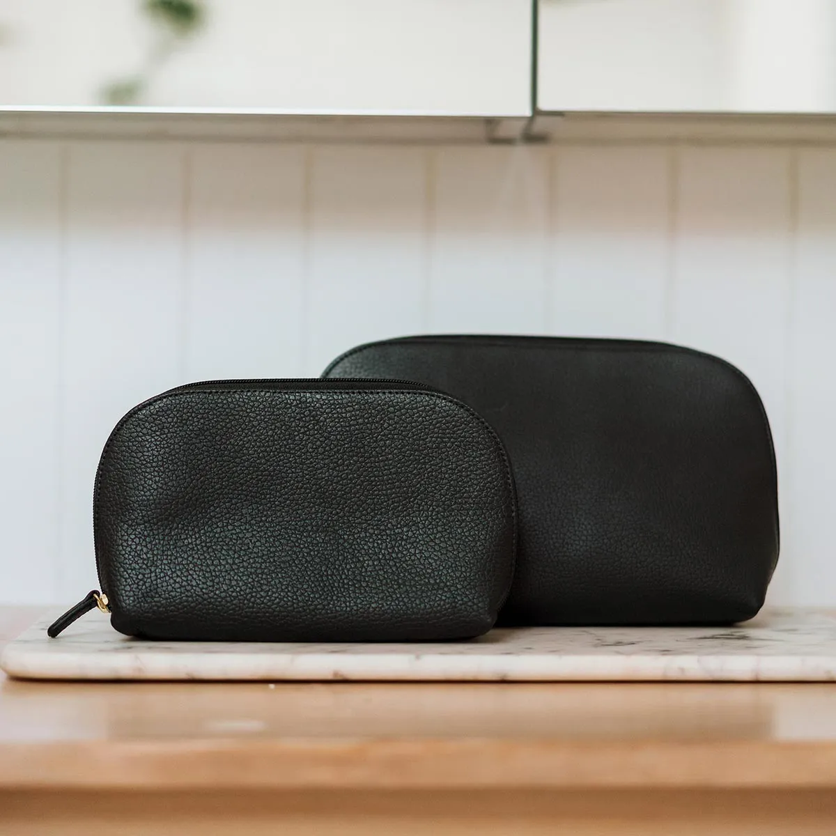 The Universal Pouch Medium Black Pebble